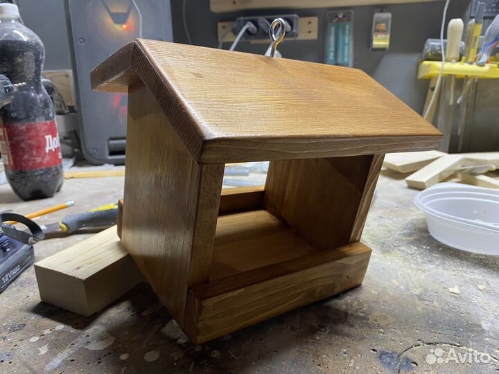 Кормушка для птиц из дерева