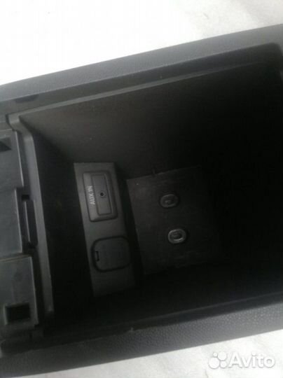 Подлокотник передний Mazda 3 BK 2007