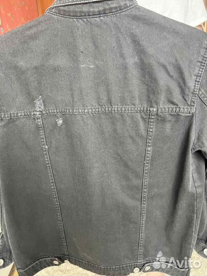 Продам джинсовую куртку женскую Stradivarius