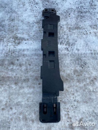 Усилитель бампера Toyota camry