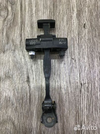 Ограничитель двери передний левый Opel Astra K