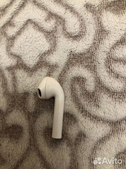 Airpods разные