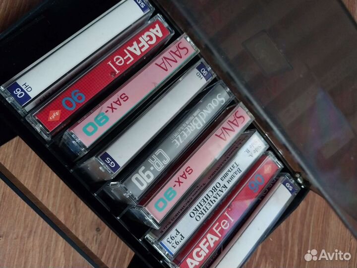 Аудиокассеты и бокс для хранения