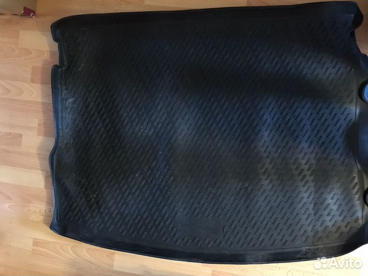 Коврик оригинал в багажник nissan qashqai