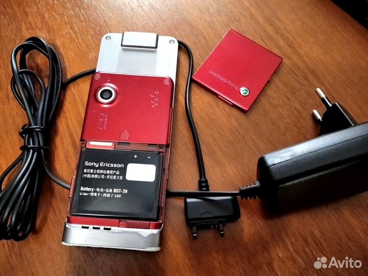 Sony Ericsson W910i Red