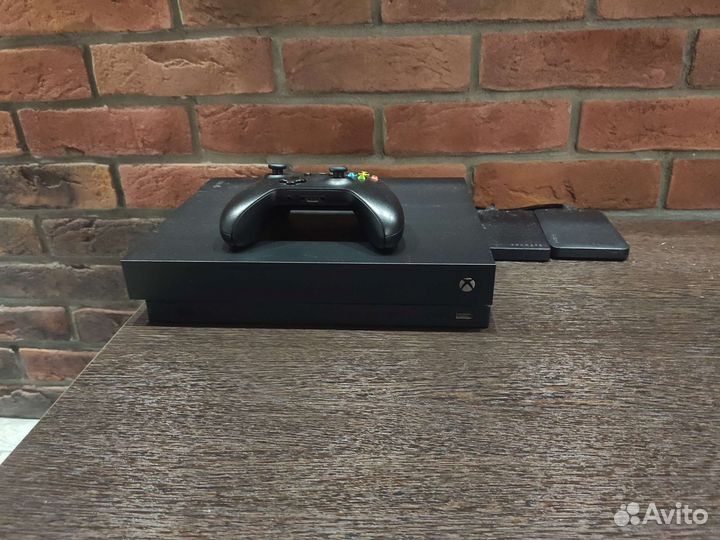 Игровая приставка Xbox One X