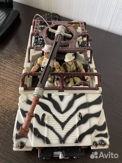 Машинка Dino quest с двумя солдатами