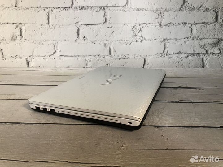 Офисный ноутбук Sony Vaio