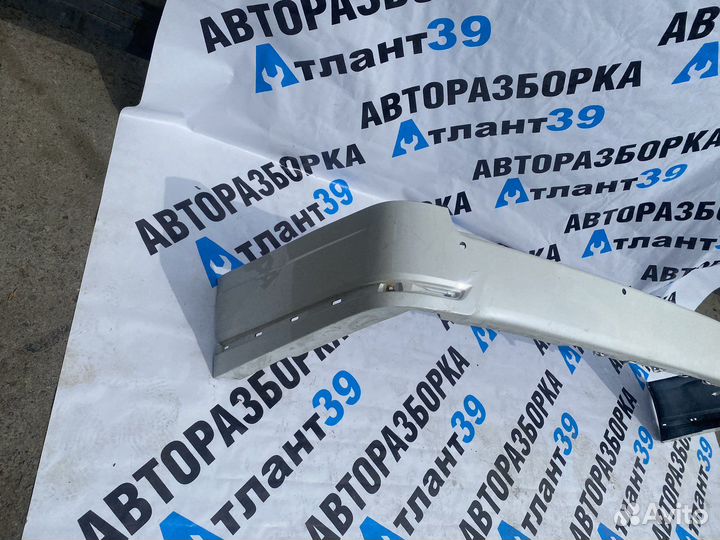 Задний бампер toyota hiace