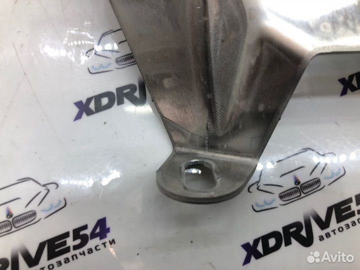 Кронштейн Mercedes-Benz C-Class W204 рестайл M271