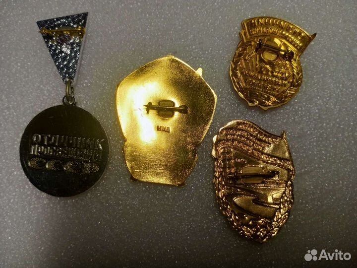 Знаки Отличники Монетного двора. Цена за штуку