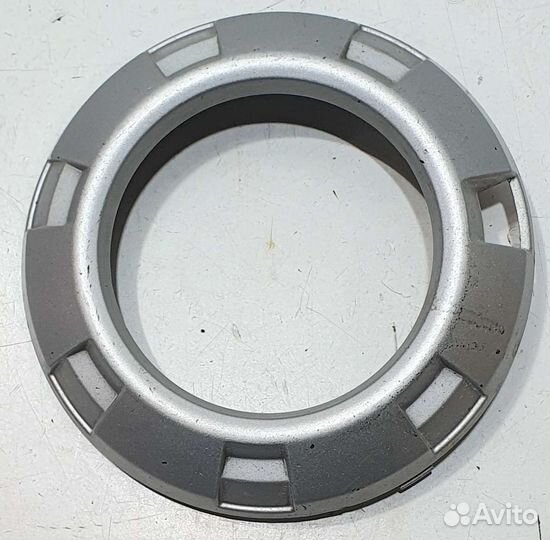 Рамка противотуманной фары Mitsubishi Pajero 4