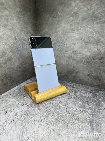 Samsung Galaxy Z Flip4, 8/256 ГБ