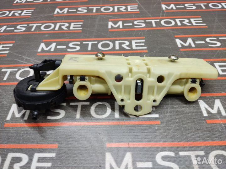 Механизм складывания подголовника задний правый