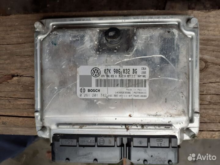 Эбу двигателя Фольксваген Гольф 07K906032BG