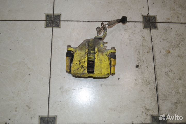 Тормозной суппорт перед лев Volkswagen Passat B3