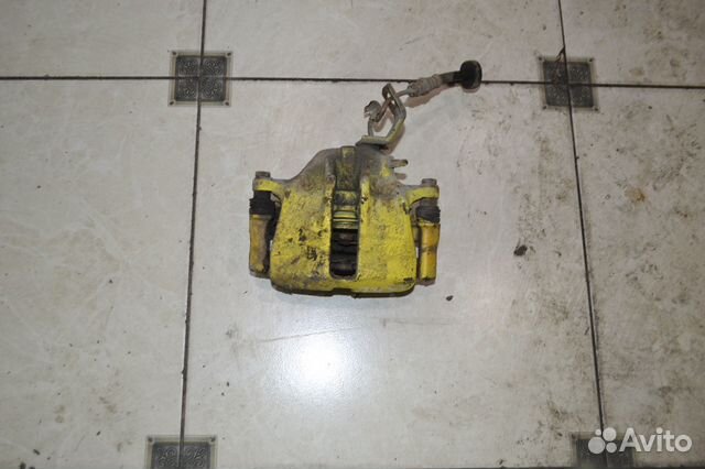 Тормозной суппорт перед лев Volkswagen Passat B3