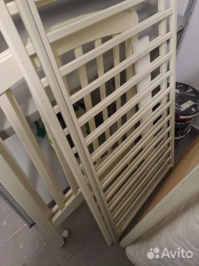 Детская кроватка с матрасом и бортиками