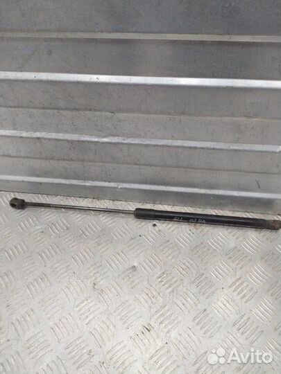 Амортизатор багажника задний левый Skoda Yeti 5L