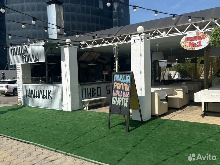 Уборщица посудомойщица в кафе официанты