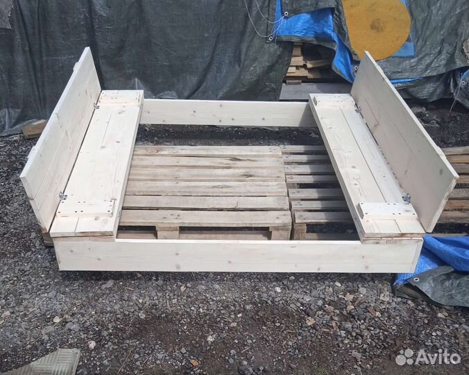 Детская песочница 150*150 с крышкой и лавочками