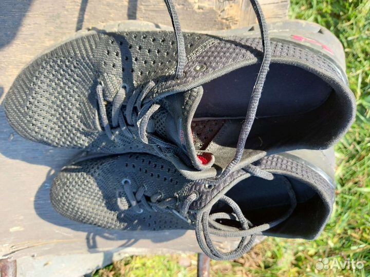 Кроссовки мужские 41 размер бу