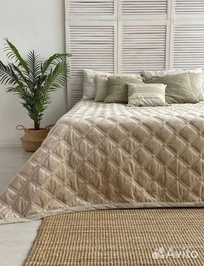 Покрывала королевский велюр новые