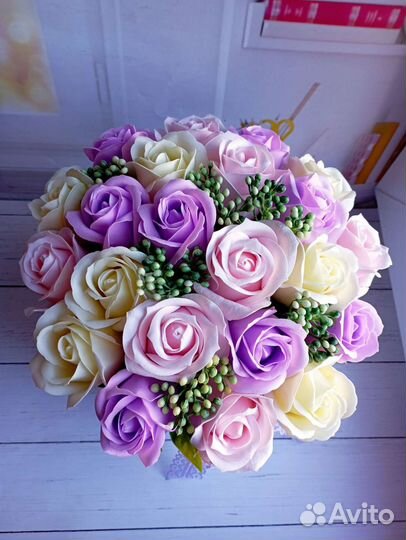 Букет в шляпной коробке 23 розы