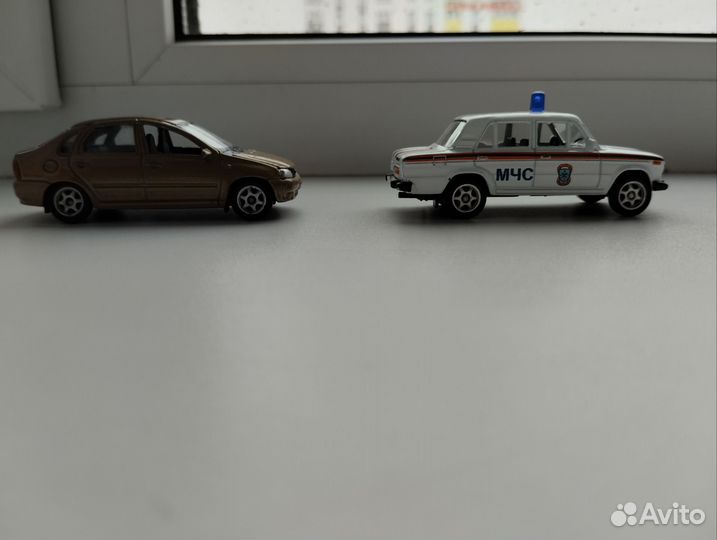 Коллекционные модели 1:64 Лада-Калина Лада-2106
