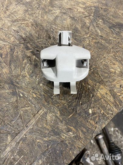 Фиксатор солнцезащитного козырька рено лагуна 2