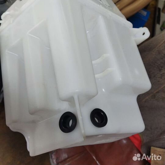 Бачок омывателя avensis t250 03-08