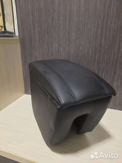 Подлокотник в авто