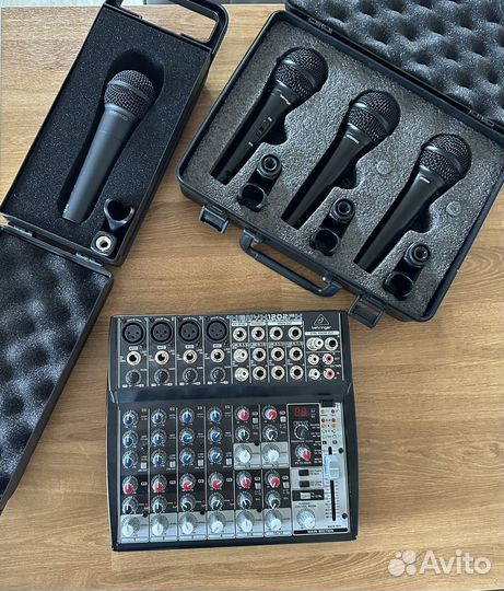 Микшер и микрофоны Behringer
