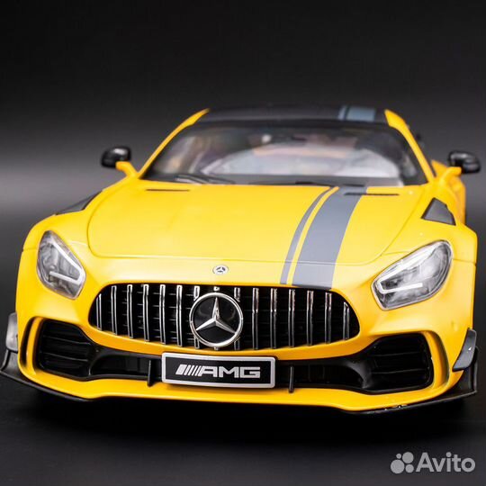 Машинка Mercedes-AMG GTR V8 Biturbo 1:18