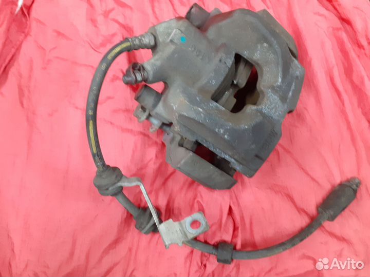 Суппорт передний левый BMW e81, e87, e90