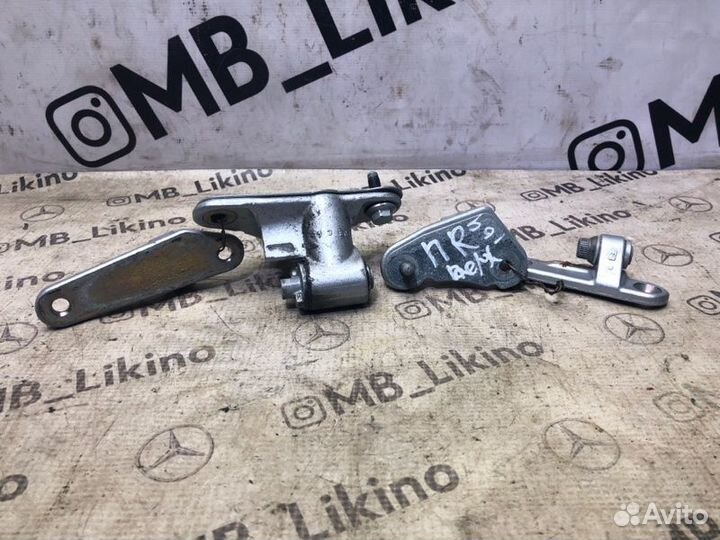 Петли двери передние правые Mercedes Ml W164