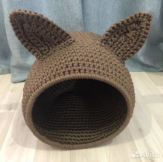 Домик для кошки вязаный