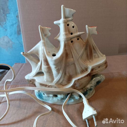 Светильник фарфоровый