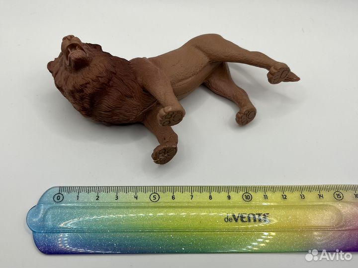 Фигурка лев