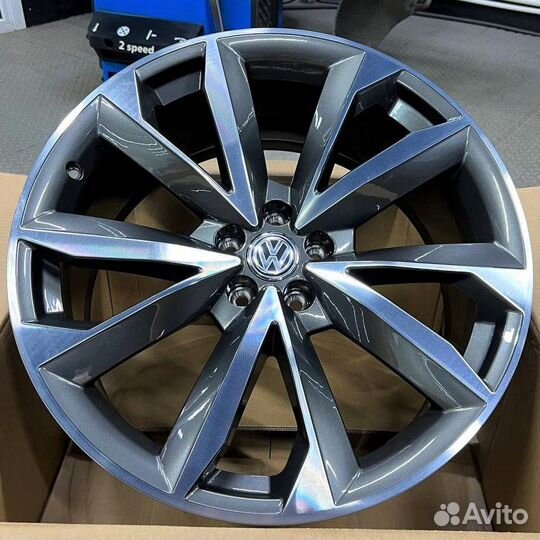 Диски на Audi Ауди Q7 4M R21