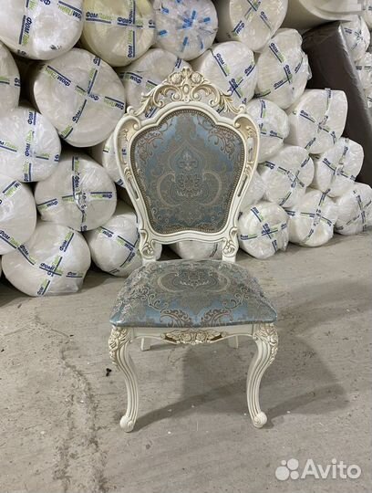 Столы и стулья