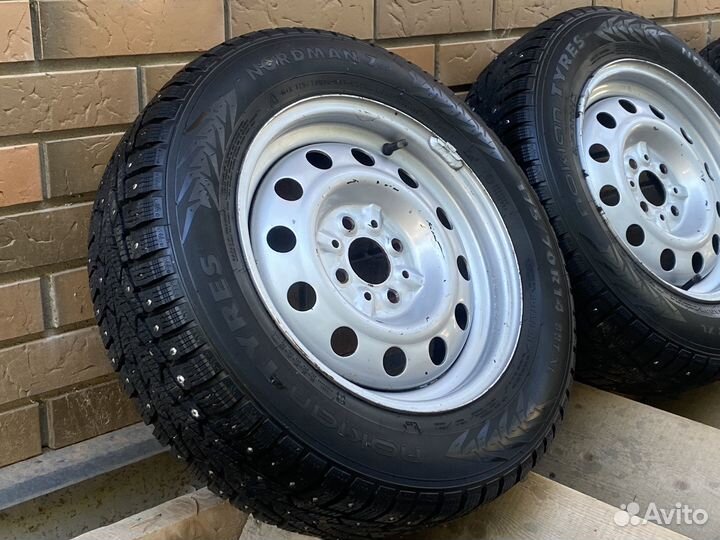 R14 Nokian Tyres Nordman 7 175/70, PCD 4x98 DIA 60