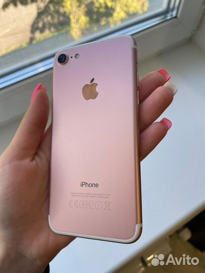 Телефон iPhone 7
