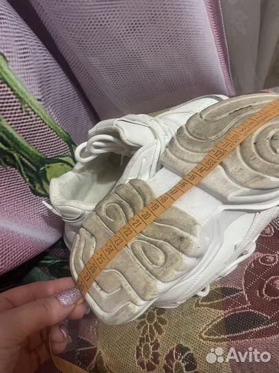 Кроссовки женские