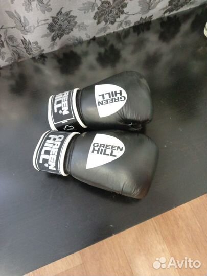 Боксерские перчатки green hill 10 oz