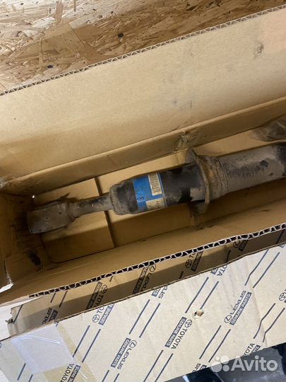 Амортизатор передний Toyota Land Cruise 200