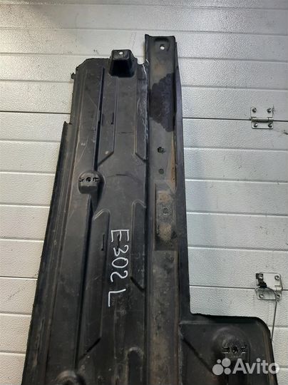 Защита днища левая Mercedes Benz C-Class W204 2008