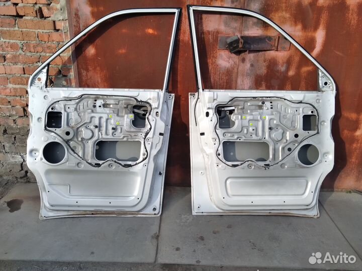 Двери на Town Ace Noah