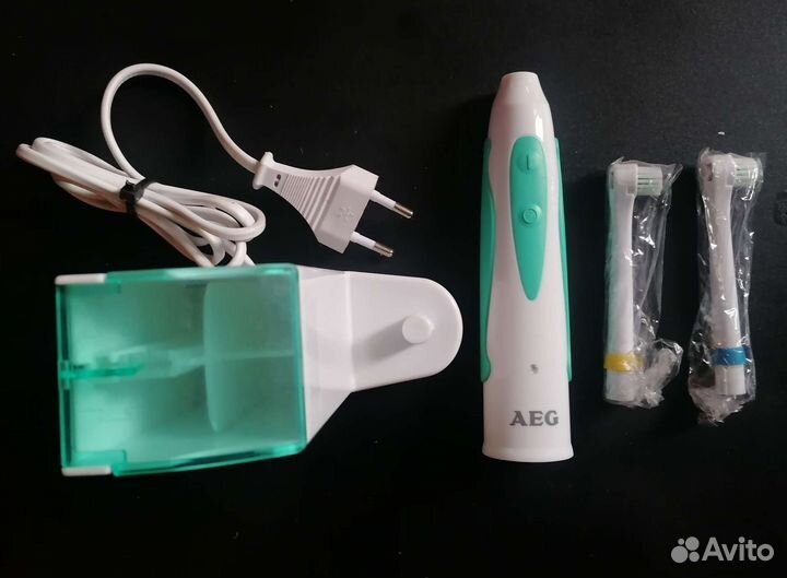 Электронная зубная щётка AEG EZ 5623