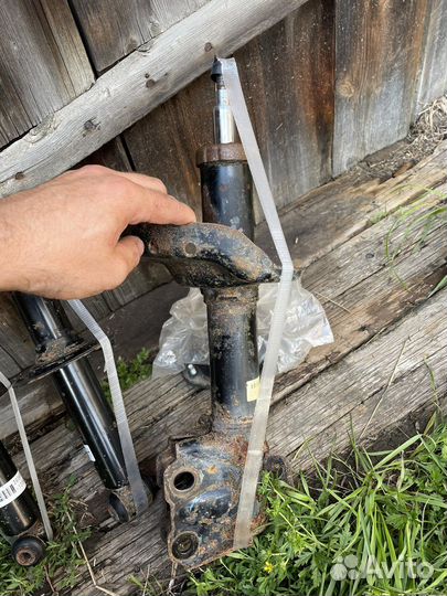 Subaru forester стойки